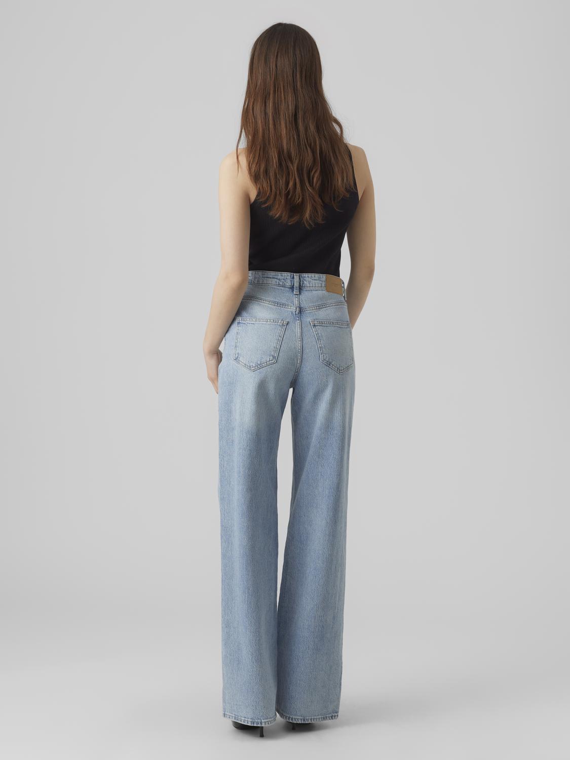 model_shot-back